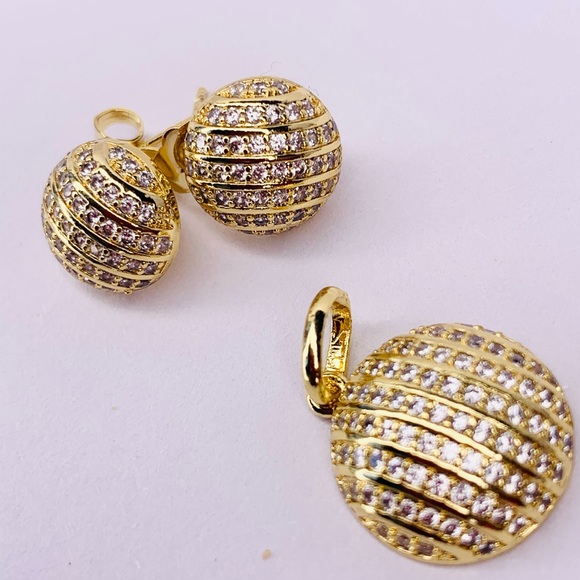 Tortoise Shell Shaped Gold Plated Earrings and Pendant Jewelry set - Picture 2 of 6